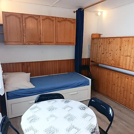 Acces Direct Aux Pistes Et Gr10, Vue Sur La Vallee