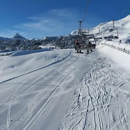 Acces Direct Aux Pistes Et Gr10, Vue Sur La Vallee * Arette
