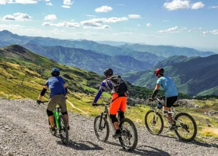 Acces Direct Aux Pistes Et Gr10, Vue Sur La Vallee Apartament